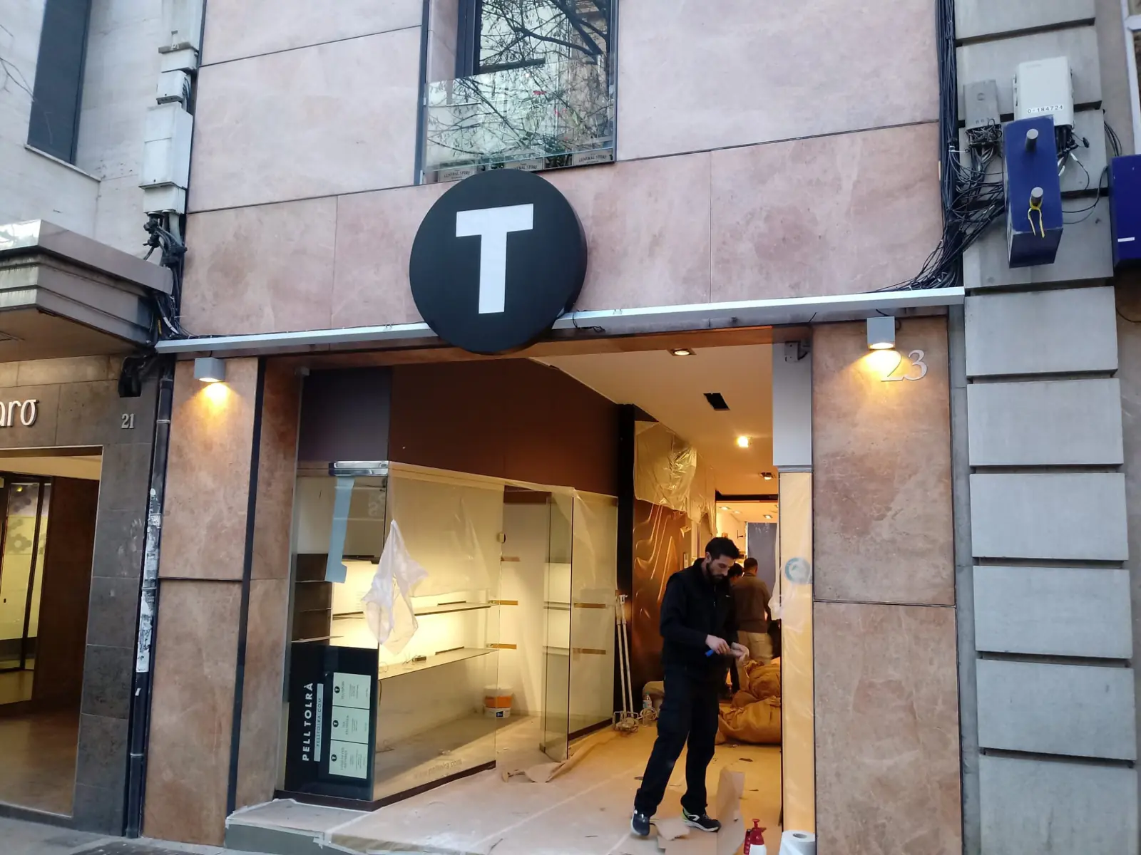 Rotulación comercial · proyecto real de Unical