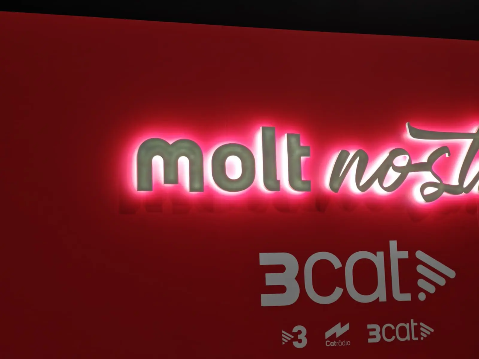 Rótulo luminoso · proyecto real de Unical